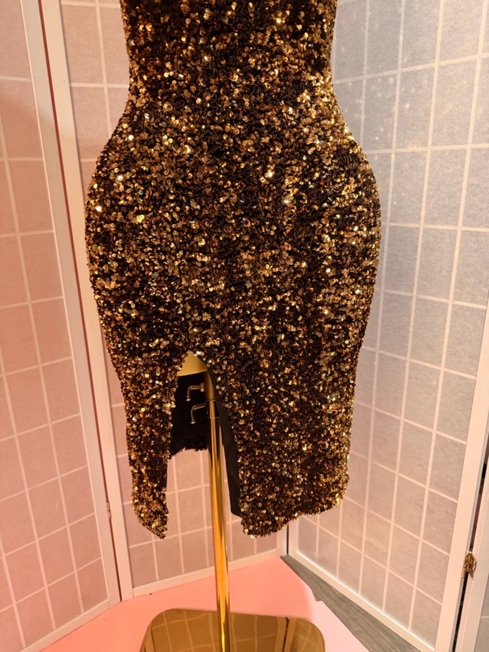 Shine ✨ Like A Star Helsi Gold Sequin Short Sleeve Dress - Picture 11 of 12
